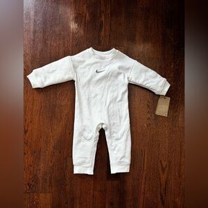 NIKE White Infant Jumpsuit Onesie 12M